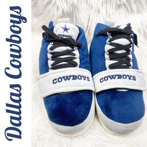NWOT DALLAS COWBOYS NFL PLUSH SNEAKER SLIPPERS, SIZE MEDIUM